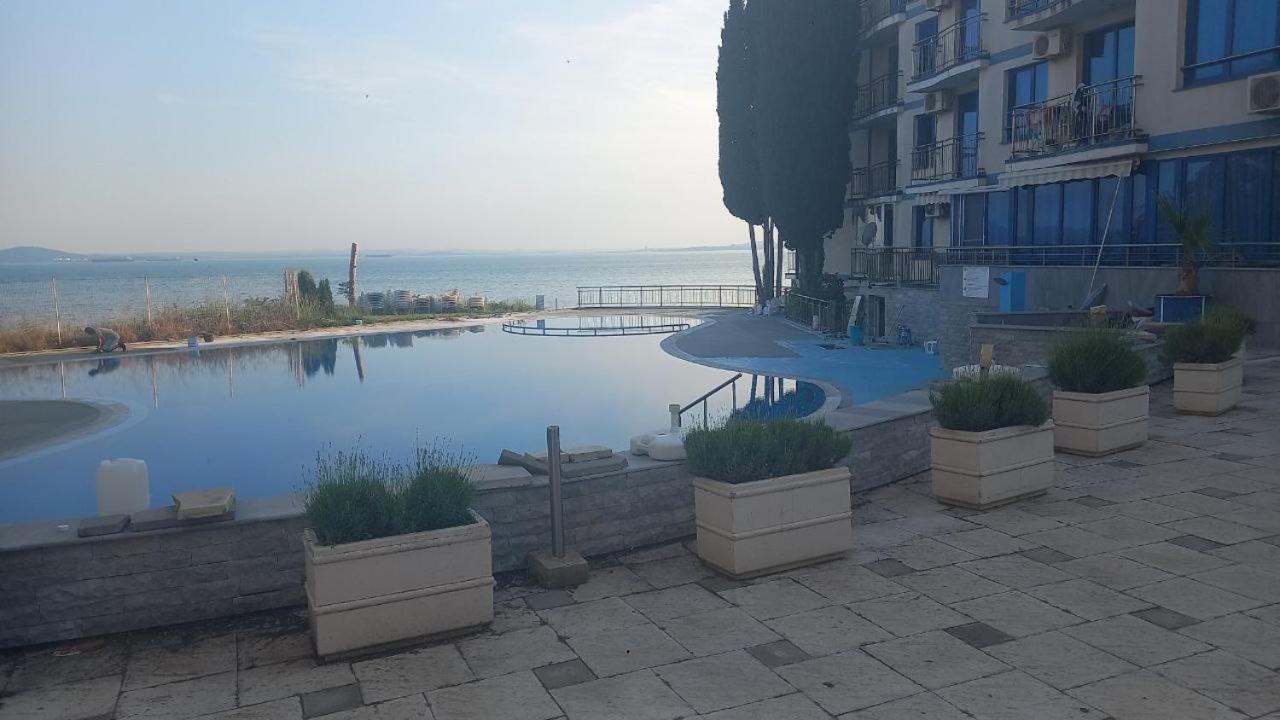 Pomorie Direkt Am Pool Apartment Exterior photo